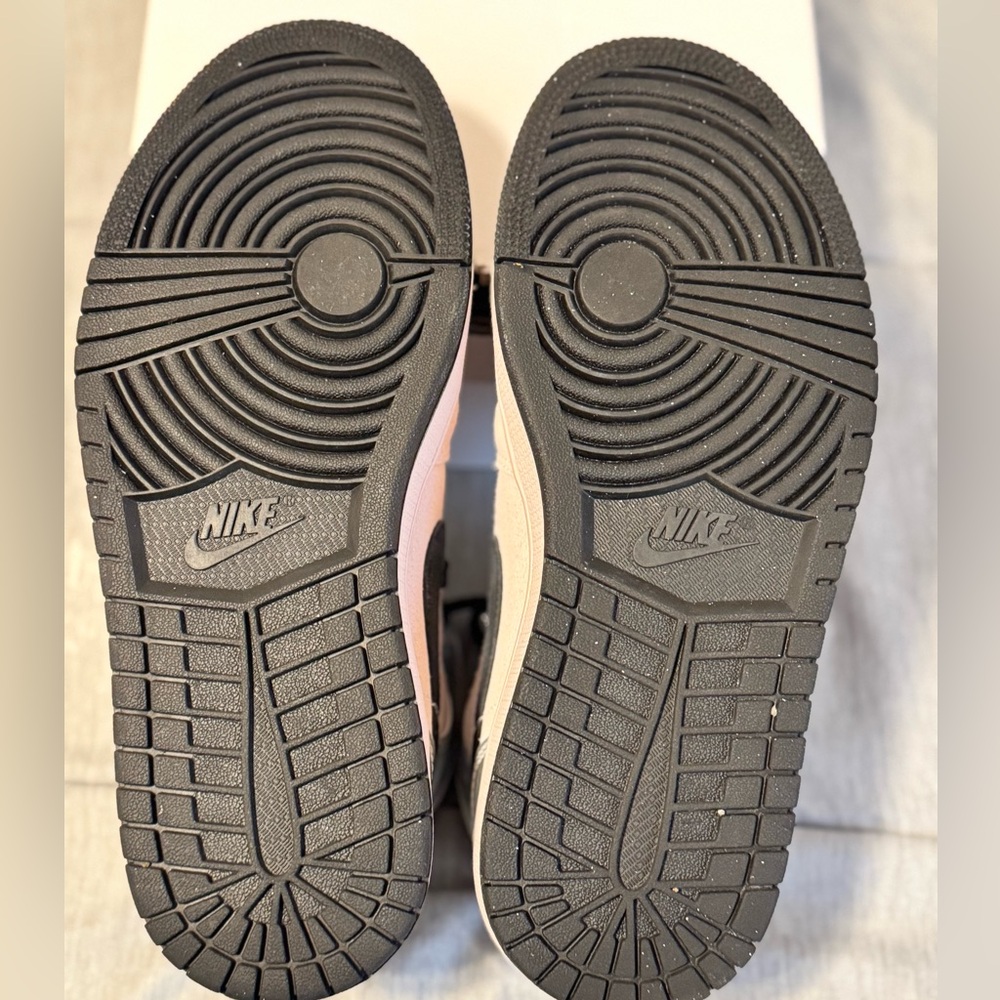 2020 RELEASE 7.5 Air Jordan 1 Mid Dirty Powder Iridescent! - Picture 12 of 12